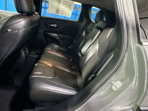 Used 2019 Jeep Cherokee Latitude Plus w/ Comfort/Convenience Group image 32