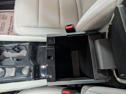 Used 2025 Ford Explorer Platinum w/ LUX Leather Package image 16