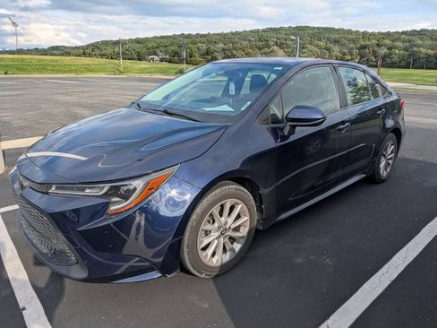 Used 2020 Toyota Corolla LE w/ LE Premium Package FWD image 3
