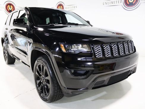 Used 2019 Jeep Grand Cherokee Altitude image 11