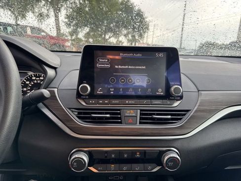 Used 2024 Nissan Altima 2.5 SV image 29