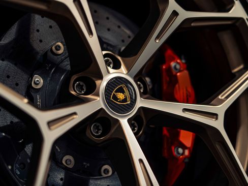 Used 2025 Lamborghini Revuelto AWD/4WD image 44
