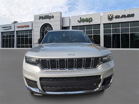 New 2025 Jeep Grand Cherokee L Laredo image 10