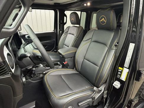 Used 2024 Jeep Wrangler Unlimited AWD/4WD image 21