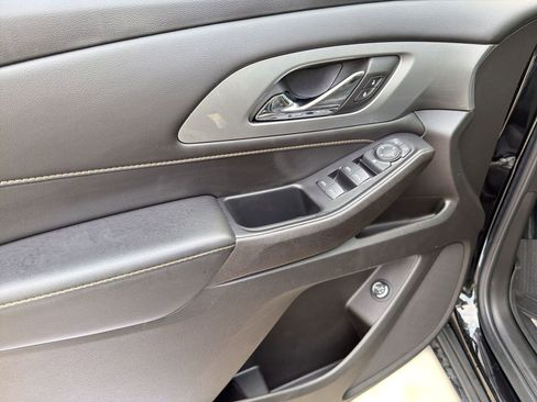 Certified 2021 Chevrolet Traverse LT image 12
