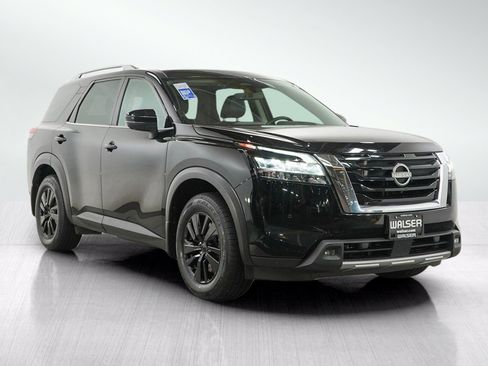 Used 2023 Nissan Pathfinder SL AWD/4WD image 7