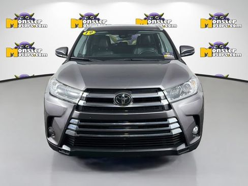 Used 2019 Toyota Highlander XLE AWD/4WD image 2