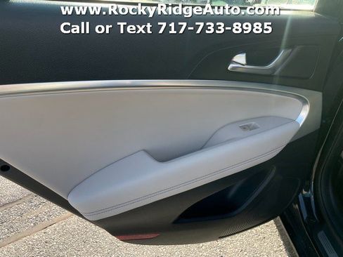 Used 2023 Genesis G70 2.0T image 20