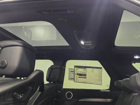 New 2026 Land Rover Discovery Limited Edition image 15