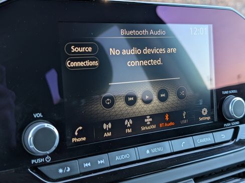 Used 2025 Nissan Pathfinder S image 28