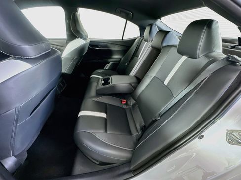Used 2025 Toyota Camry SE FWD image 28