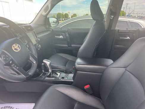 Used 2021 Toyota 4Runner TRD Off-Road Premium w/ Moonroof Package AWD/4WD image 4