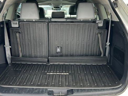 Used 2021 Toyota Highlander XLE image 51