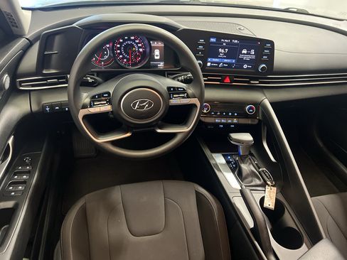 Used 2021 Hyundai Elantra SEL FWD image 6