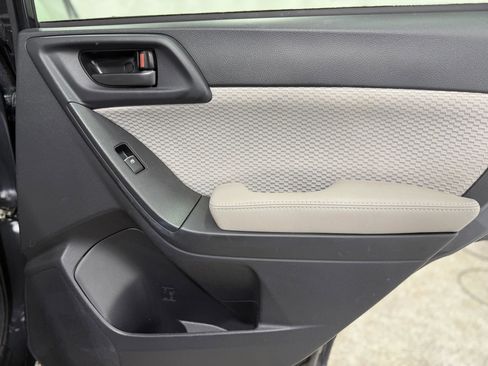 Used 2017 Subaru Forester 2.5i Premium image 32