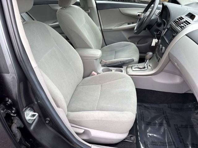 Used 2013 Toyota Corolla LE FWD image 9