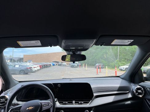 Used 2025 Chevrolet Equinox LT FWD image 33