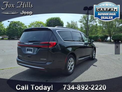 Used 2023 Chrysler Pacifica Limited FWD image 9
