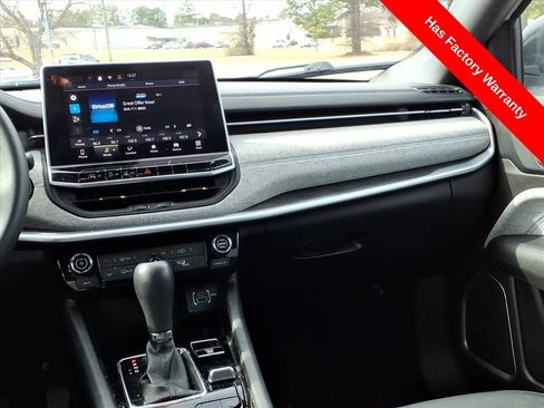 Used 2024 Jeep Compass Latitude image 14