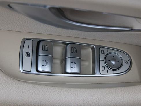Used 2017 Mercedes-Benz E 300 image 11