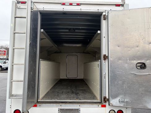Used 2016 Chevrolet Express 3500 RWD image 13