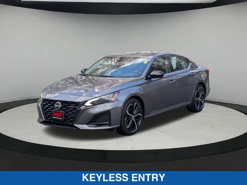 Used 2023 Nissan Altima 2.5 SR FWD image 8