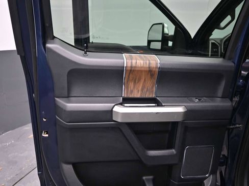 Used 2020 Ford F150 Lariat w/ Equipment Group 502A Luxury AWD/4WD image 17