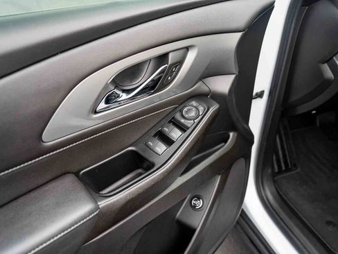 Certified 2023 Chevrolet Traverse LT FWD image 12