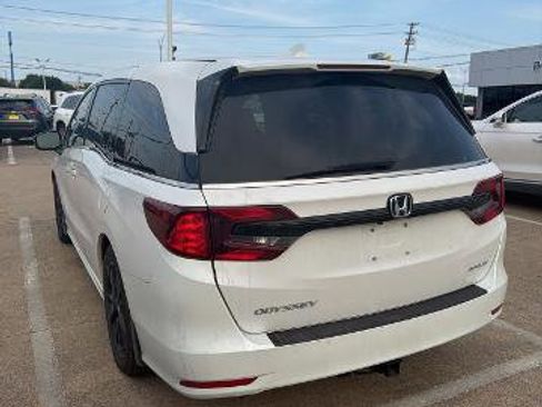 Used 2024 Honda Odyssey Sport image 3