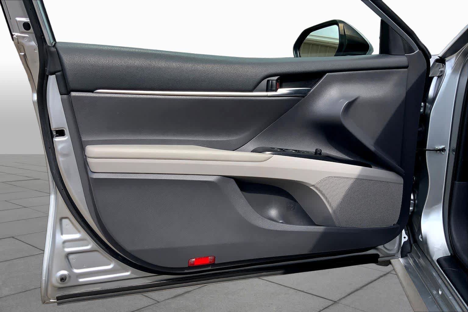 Used 2020 Toyota Camry LE FWD image 22