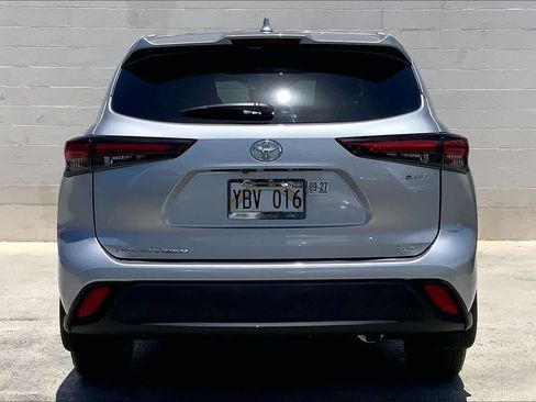 Used 2025 Toyota Highlander XLE AWD/4WD image 5