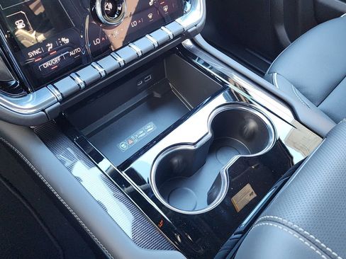 New 2026 GMC Yukon Elevation image 32