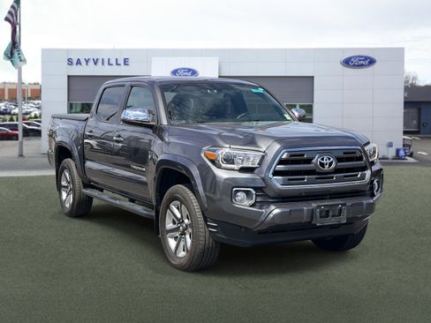 Used 2017 Toyota Tacoma Limited w/ Tow Package AWD/4WD image 6