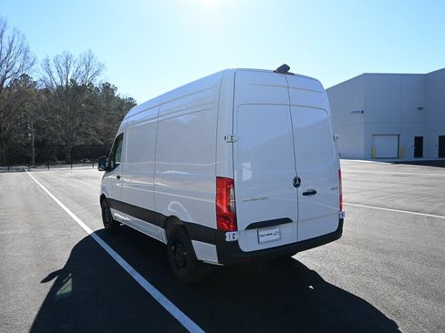 Used 2025 Mercedes-Benz Sprinter 2500 image 4