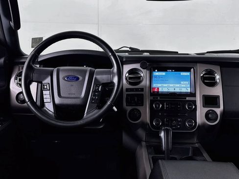 Used 2016 Ford Expedition XLT w/ Equipment Group 202A AWD/4WD image 29