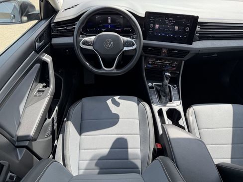 Used 2025 Volkswagen Jetta SE image 14