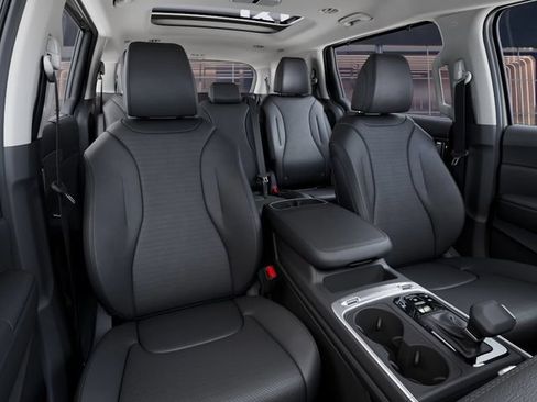 Certified 2026 Kia Carnival SX FWD image 19