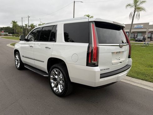 Used 2016 Cadillac Escalade Luxury AWD/4WD image 4