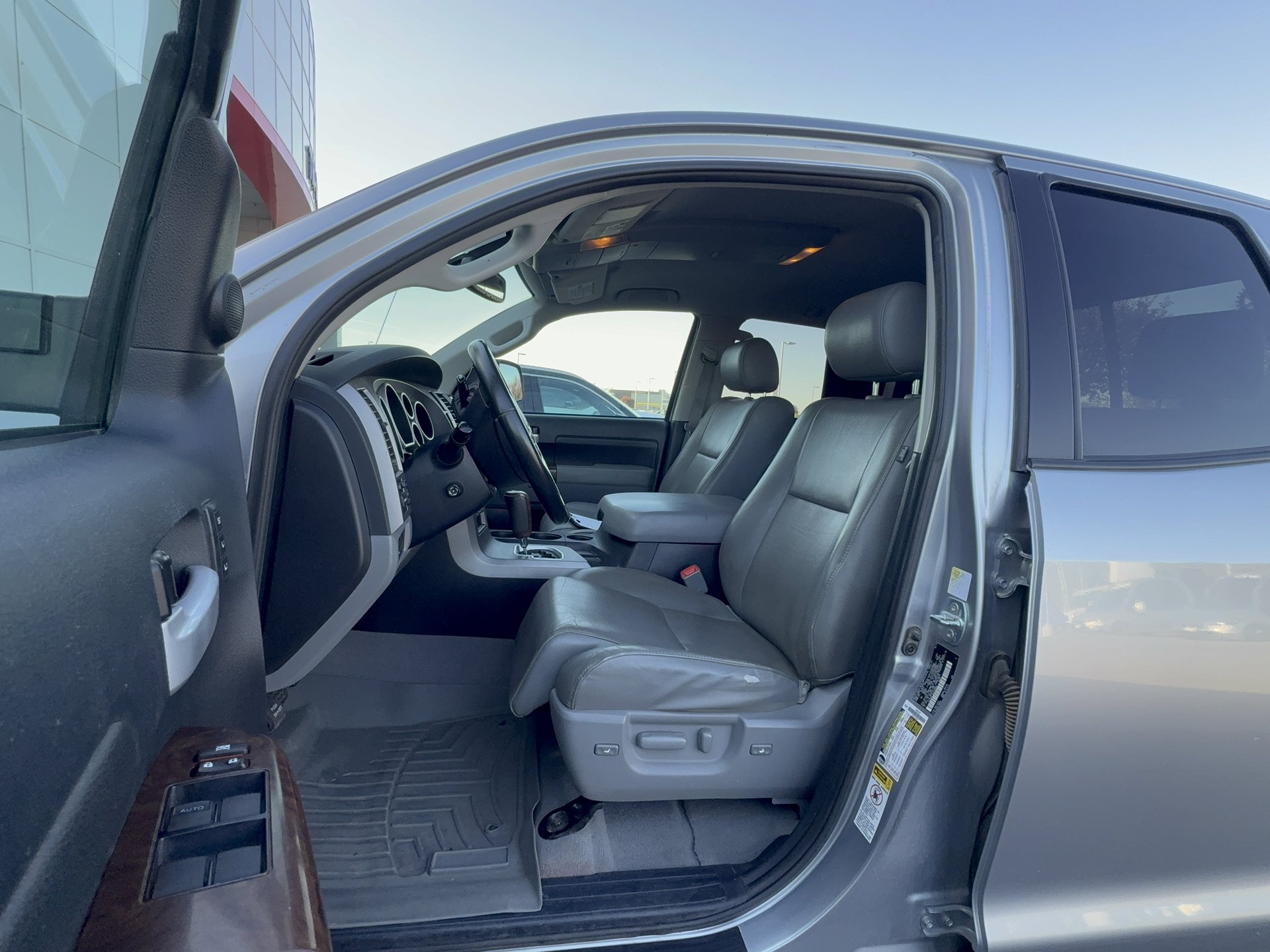 Used 2010 Toyota Tundra Limited AWD/4WD image 12