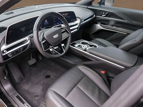 Certified 2025 Cadillac Lyriq Luxury w/ LPO, Floor Liner Package AWD/4WD image 9