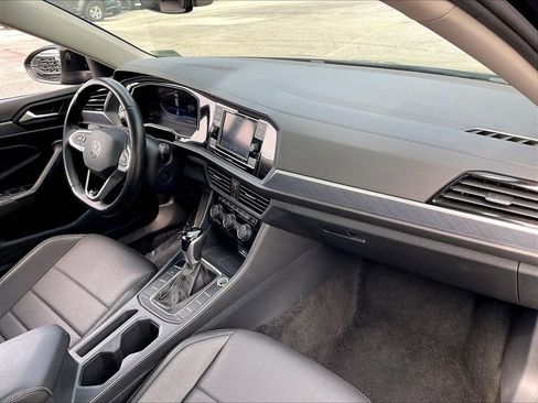 Used 2024 Volkswagen Jetta SE FWD image 13