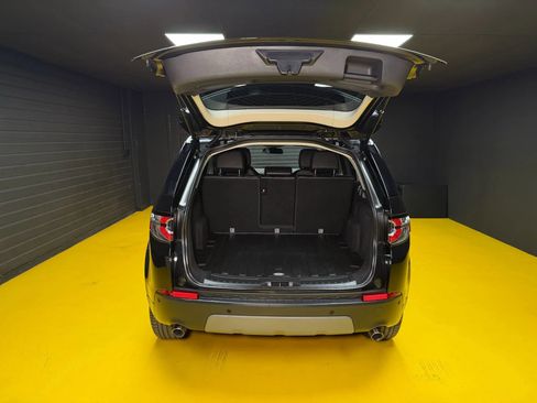 Used 2017 Land Rover Discovery Sport SE image 8