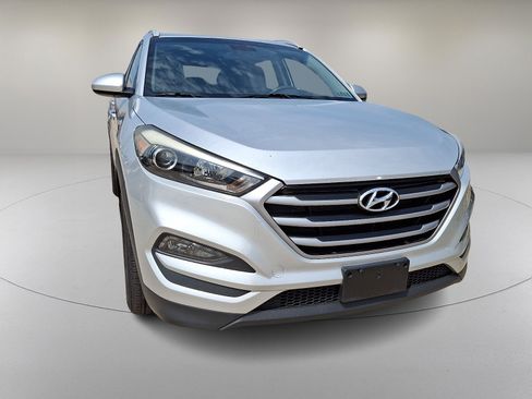 Used 2018 Hyundai Tucson SEL w/ Winter Package AWD/4WD image 2