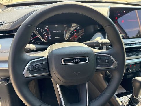 Used 2025 Jeep Compass Limited AWD/4WD image 13