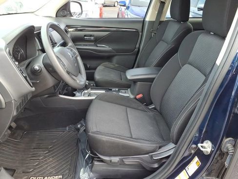 Used 2020 Mitsubishi Outlander ES image 4