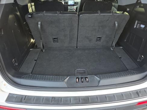Used 2022 Ford Explorer XLT w/ Equipment Group 202A image 10