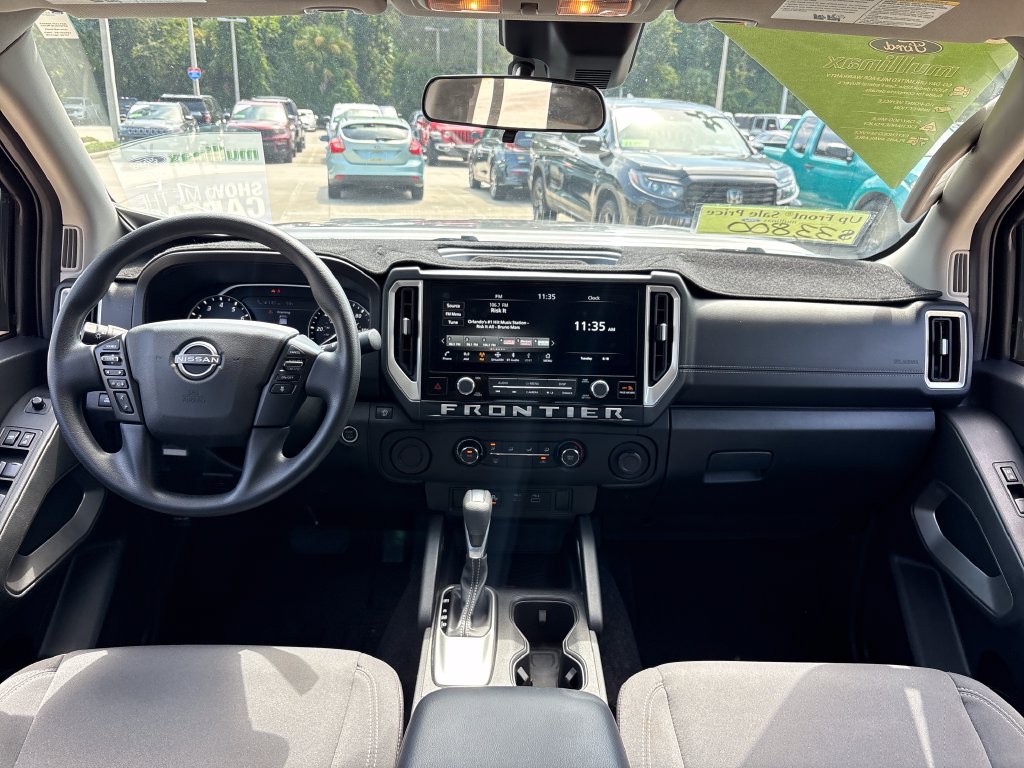 Used 2025 Nissan Frontier SV w/ Tow Package RWD image 8