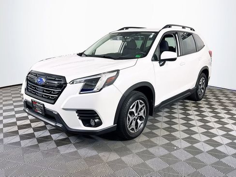 Used 2022 Subaru Forester Premium image 3