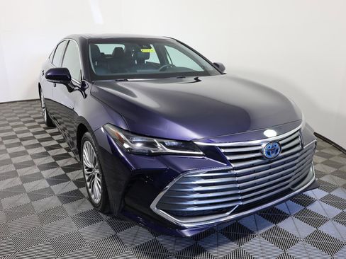 Used 2021 Toyota Avalon Limited FWD image 3