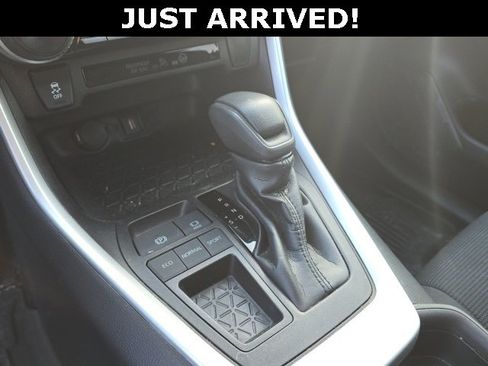Used 2021 Toyota RAV4 LE image 12